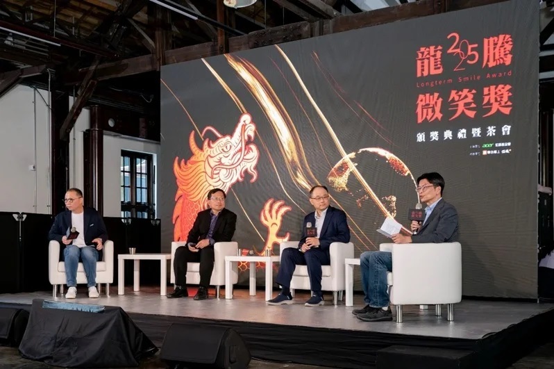 宏碁運算軟體技術總處長楊朝光、工研院資深副總暨協理蘇孟宗，以及光寶科技新創辦公室資深處長陳宏明以「AI時代的創新創業」為題進行對談。 圖／吳欣穎 提供